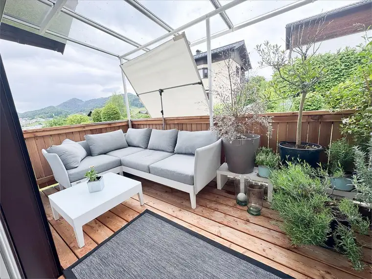 Exklusive 3-Zimmer-Wohnung in Hof bei Salzburg: Kernsaniert &amp; luxuriös ausgestattet