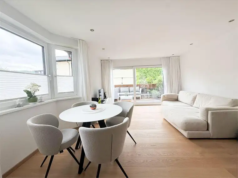 Top Zustand! Exklusive 3-Zimmer-Wohnung in Hof bei Salzburg: Kernsaniert &amp; luxuriös ausgestattet