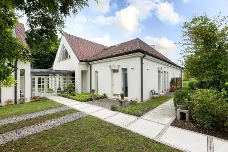 Exklusives Einfamilienhaus mit liebevoll saniertem Weinkeller, im Weinviertel !
