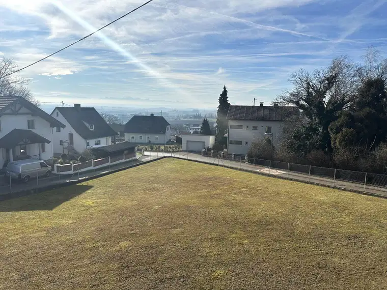 Traumhaftes Grundstück mit Fernblick bis in die Berge - 2156m² Baugrundstück in Bergham, Leonding!