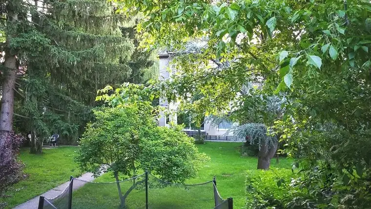 Hadersdorf! Nähe Schloss Laudon! Zwei Baugrundstücke am Waldrand!