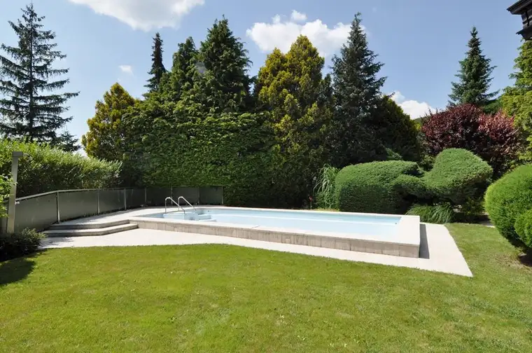 Großzügiges EFH auf 1200m²(+1300m²) Baugrund! Mit Pool, Sauna und Lift! Top-Ruhelage am Waldrand!