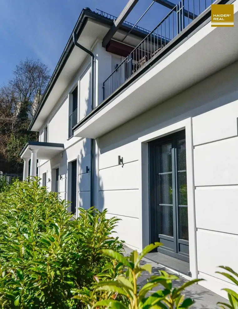 NEU errichtete Villa im Zentrum, netter Garten, 5 Schlafzimmer