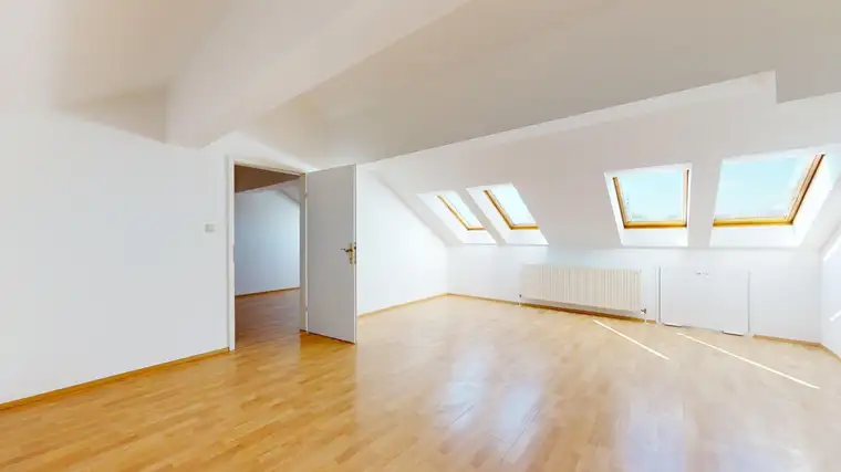 Geräumige DG-Wohnung mit hohem Freizeitwert