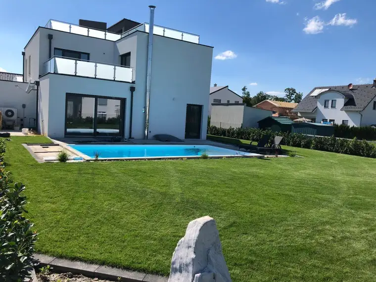 Der Sommer kann kommen! Traumhaftes Einfamilienhaus mit Swimmingpool nur 15 Minuten von der Wiener Stadtgrenze entfernt!