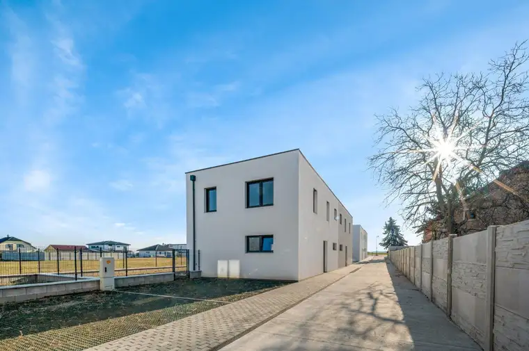 Doppelhaushälfte mit Terrasse und Garten
