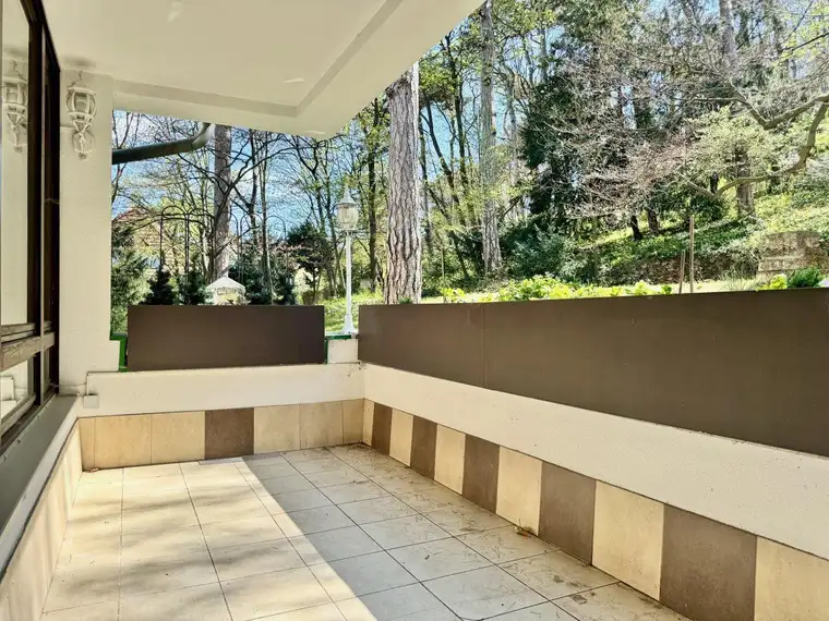 Grünruhelage! Geräumige 4 Zimmer-Wohnung mit Loggia &amp; Indoor-Pool