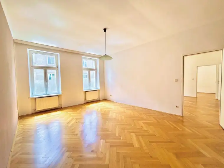Heller 3-Zimmer Altbau in ruhiger Lage mit hervorragender Infrastruktur