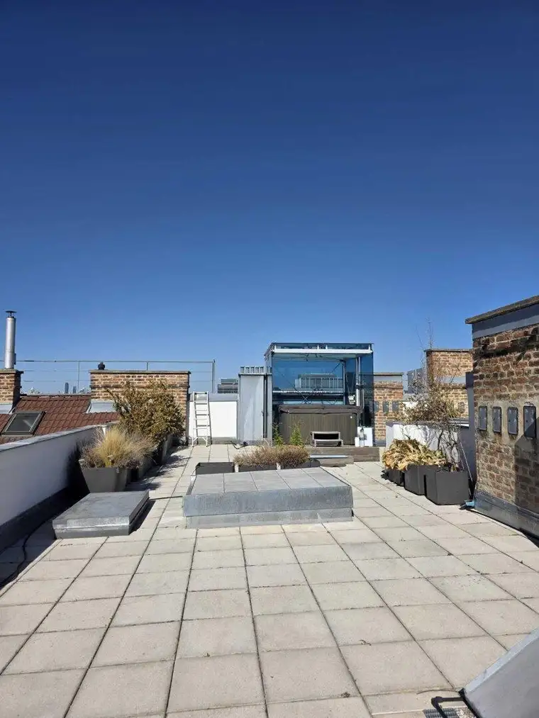 Dachterrasse mit Whirlpool &amp; Fernblick | 130 m² | unbefristet