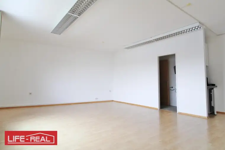 Helles, geräumiges Büro in Traun