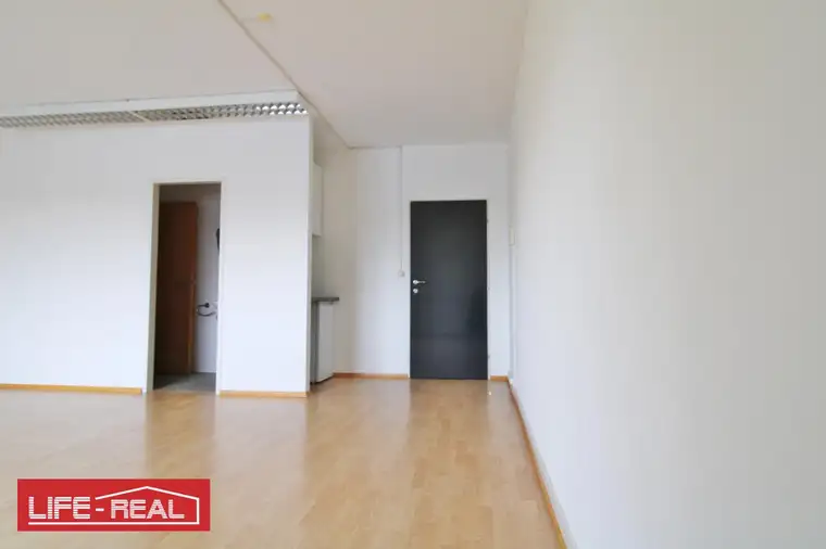 Helles, geräumiges Büro in Traun