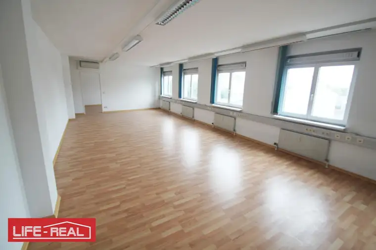 vermietetes, modernes Büro in TOP-Gebäude in Linz