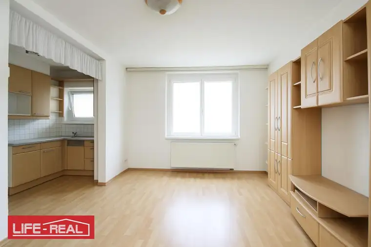 Zentral Wohnen mit 2-Zimmern, Loggia &amp; Lift