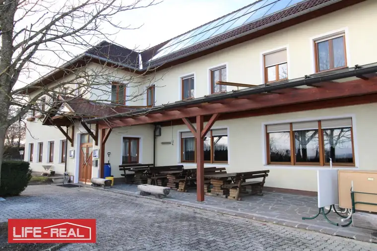 Gasthaus / Restaurant in Aussichtslage mit Gastgarten zu verpachten: optional Festsaal, Zimmer, Eisstockbahn
