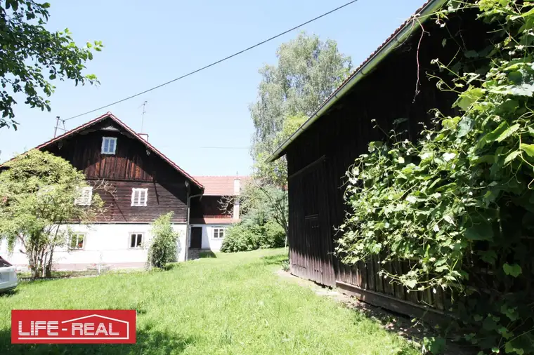 Charmantes Bauernsacherl mit Nebengebäuden - Dorfgebietwidmung, großzügigem Baugrundstück und Grünland