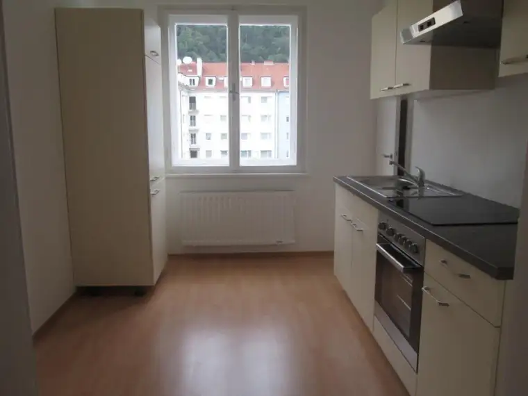 Helle 2-Zimmer-Wohnung mit Küchenblock in Bruck/Mur zu mieten!