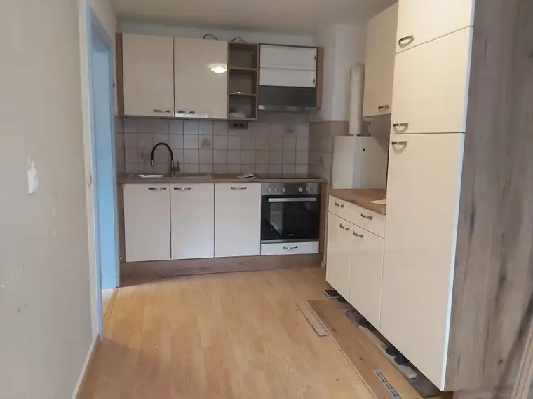 Teilmöblierte Single-Wohnung mit neuem Küchenblock und Carport in Allerheiligen im Mürztal !
