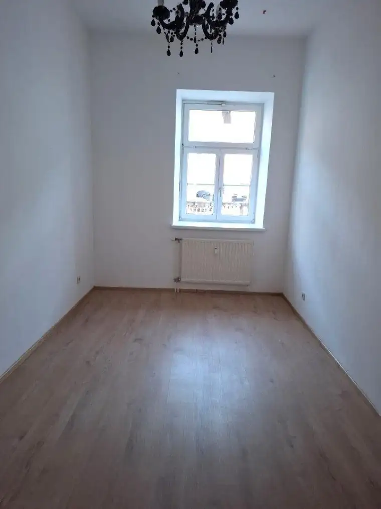 Teilrenovierte 2-Zimmer-Wohnung im Halbstock eines Mehrparteienhauses in Thörl nahe Kapfenberg zu mieten !