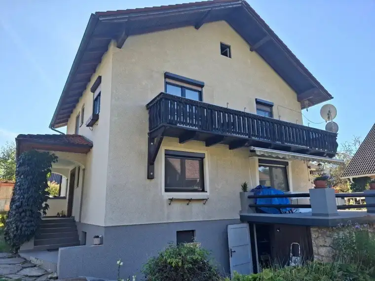 Renoviertes Zweifamilienhaus mit viel Grund in ruhiger Lage in Langenwang im Mürztal zu kaufen !