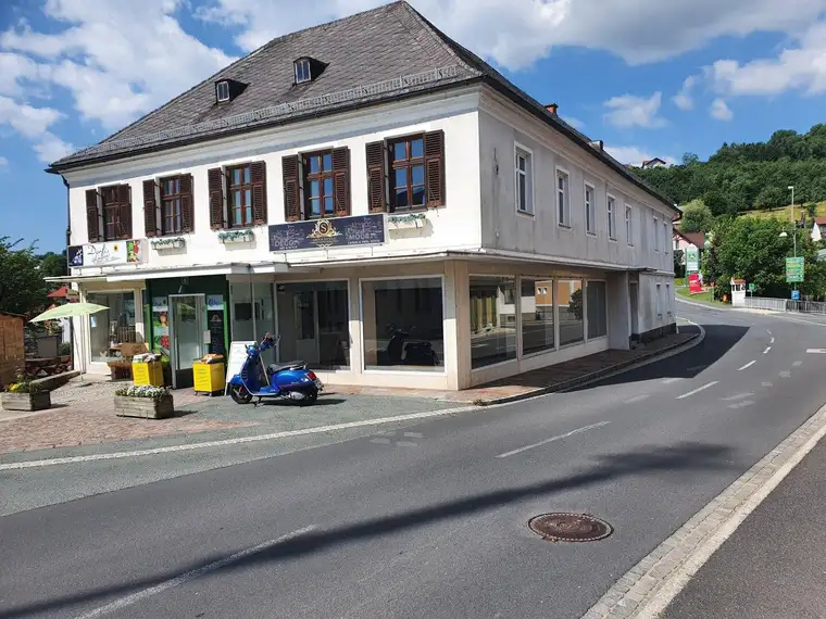 Geschäftslokal im Zentrum - sofort mietbar, barrierefrei mit großen Schaufenster