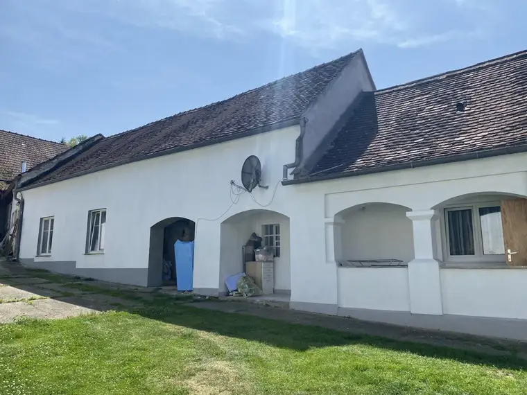 Arkaden-Streckhof mit extra Gästehäuschen und Nebengebäuden
