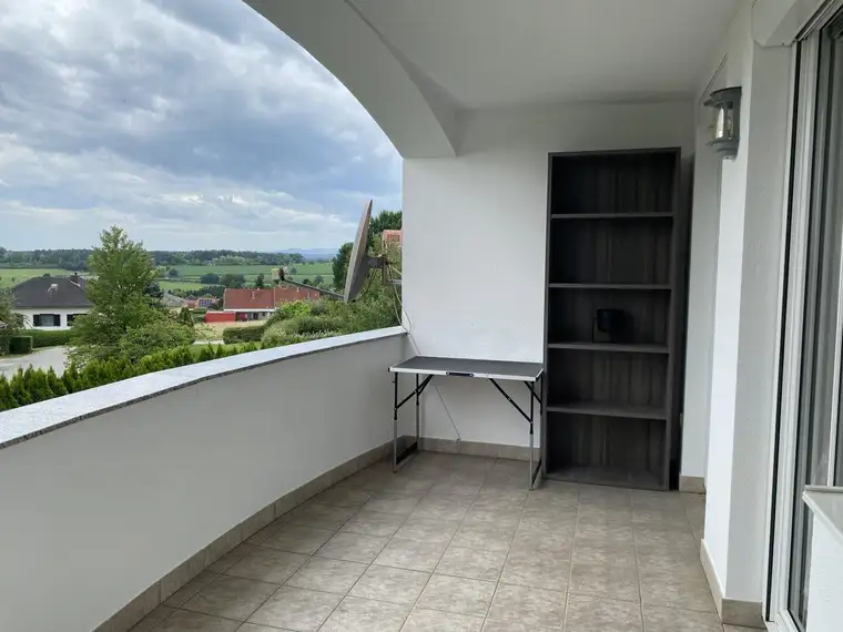 Helle, sehr schöne Wohnung mit Loggia und Tiefgaragenplatz
