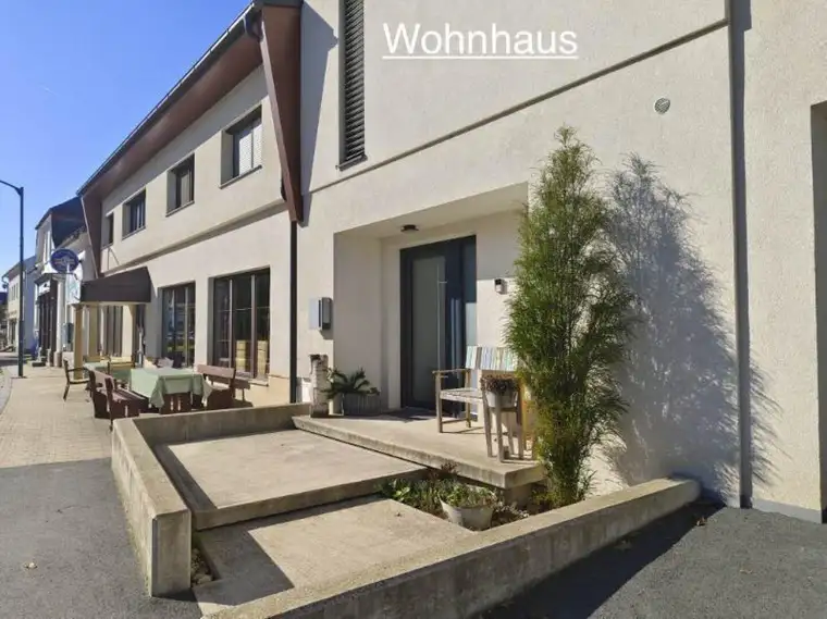 Modernes Wohnhaus mit angrenzender Café-Bar und 2200m2 Grundstück