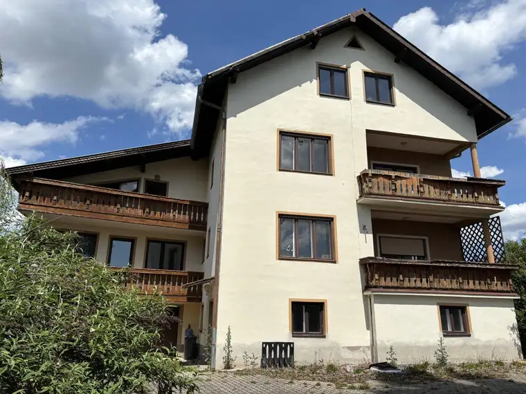 Tolles Grundstück, ausbaufähiges Wohnhaus mit 3 Ebenen, super Lage!