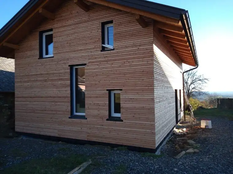 Einzigartiges Rohbau-Einfamilienhaus mit 2.700 m² Grundstück und Fernblicklage
