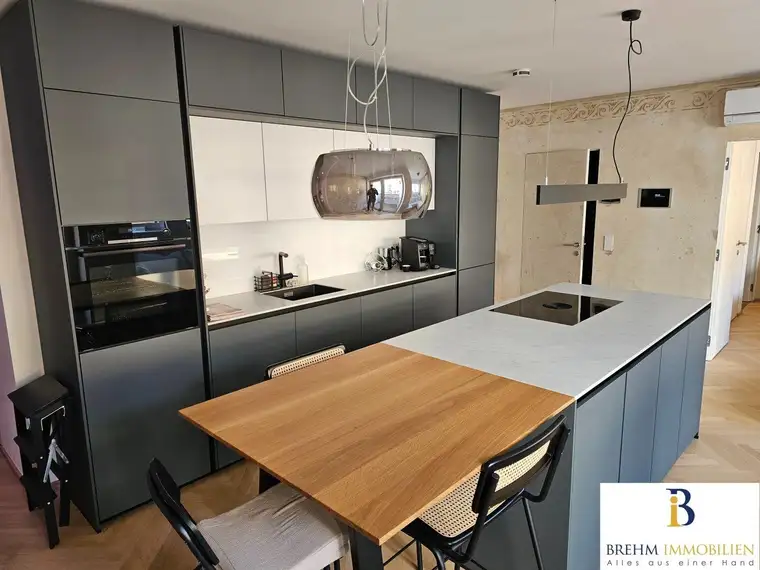 Luxuriöse Designerwohnung mit hochwertiger Küche mit Steinarbeitsplatte, Klimaanlage, Loggia und Garage (optional)