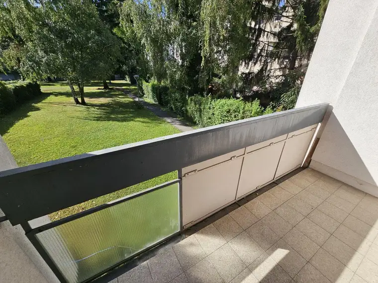 RUHIGE Wohnung mit Loggia und Gartennutzung – renovierungsbedürftig