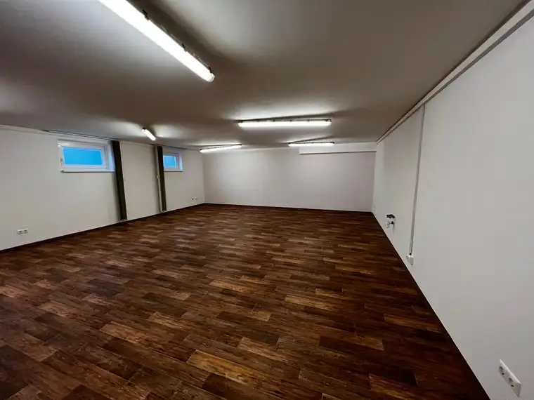 Vielseitige Gewerbefläche in Amstetten – ideal für Büro, Praxis, Studio oder Fitnessraum!