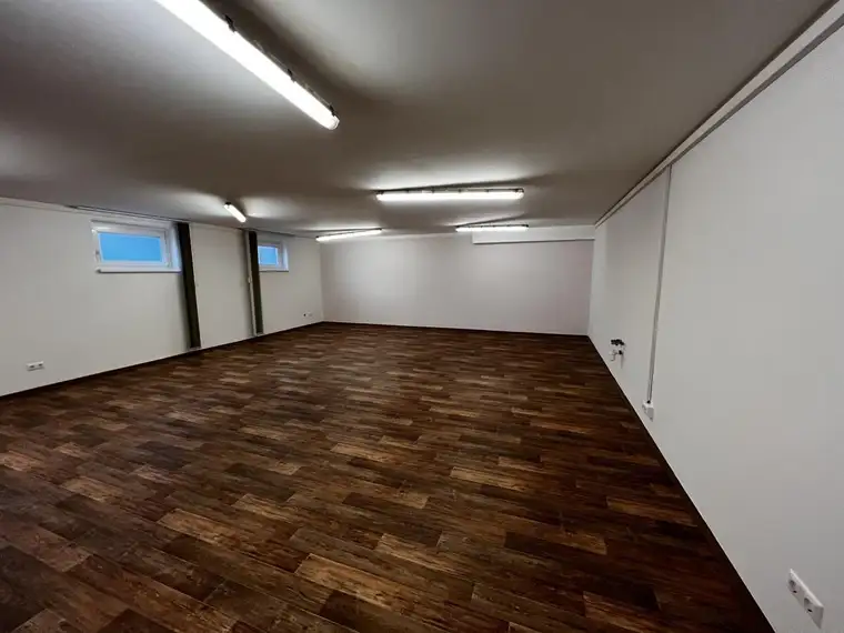 Vielseitige Gewerbefläche in Amstetten – ideal für Büro, Praxis, Studio oder Fitnessraum!