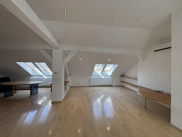 Dachgeschosswohnung im Zentrum von Amstetten