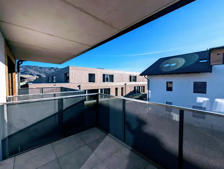 MODERNER WOHNKOMFORT: 2-Zimmer-Wohnung mit Balkon &amp; 2 Garagenplätzen!
