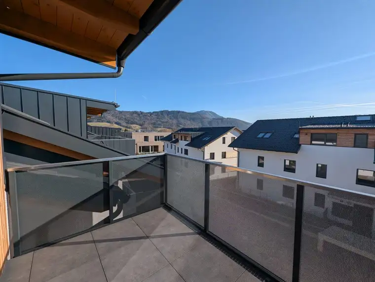Bezugsfertig - exklusive 2 Zimmer Erstbezugs-Dachgeschoss-Wohnung mit Balkon in Panoramalage im Ortszentrum Hallwang!