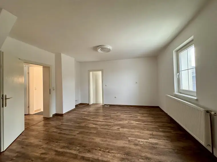 Dachgeschoss trifft Design – wohnen im Herzen von Pettenbach.