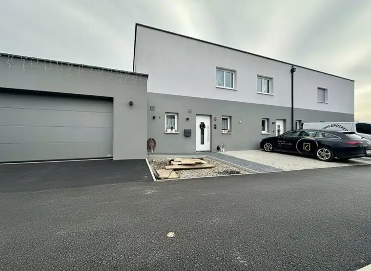 Modernes Wohnen - Neubau-Reihenhäuser in Saxen