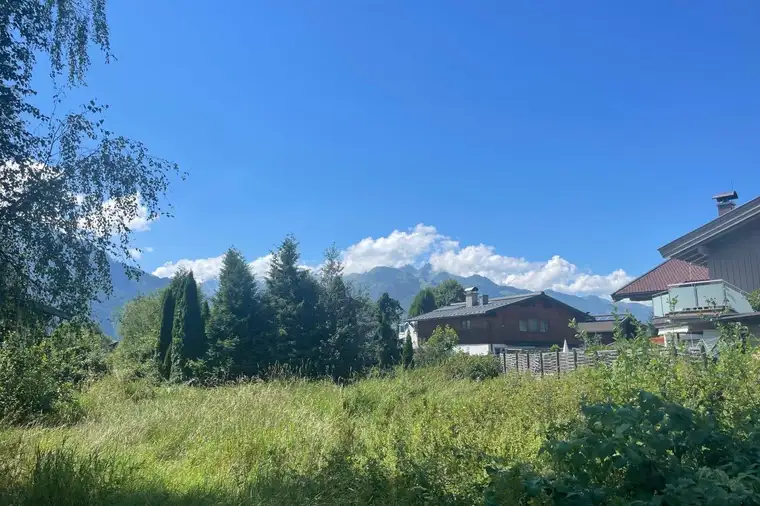 Sonniges Baugrundstück mit herrlichem Bergblick in Zell am See