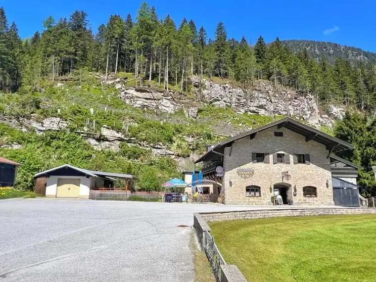 Startbereites Restaurant - 50 Sitzplätze innen / 100 außen - in Böckstein - ZU VERPACHTEN