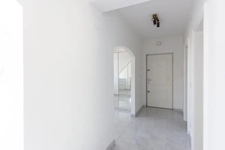 Schöne Hauptmietwohnung im Dachschoss/Maisonette in 1150 Wien