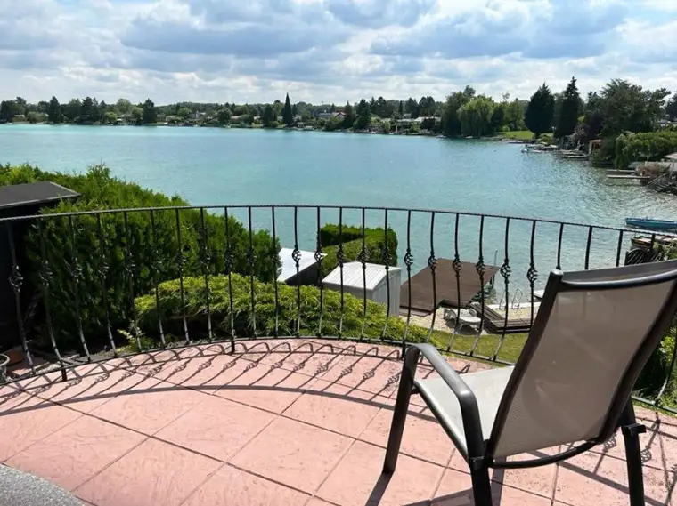 Ausblick über den See &amp; Barfuß vom Wohnzimmer ins Wasser...