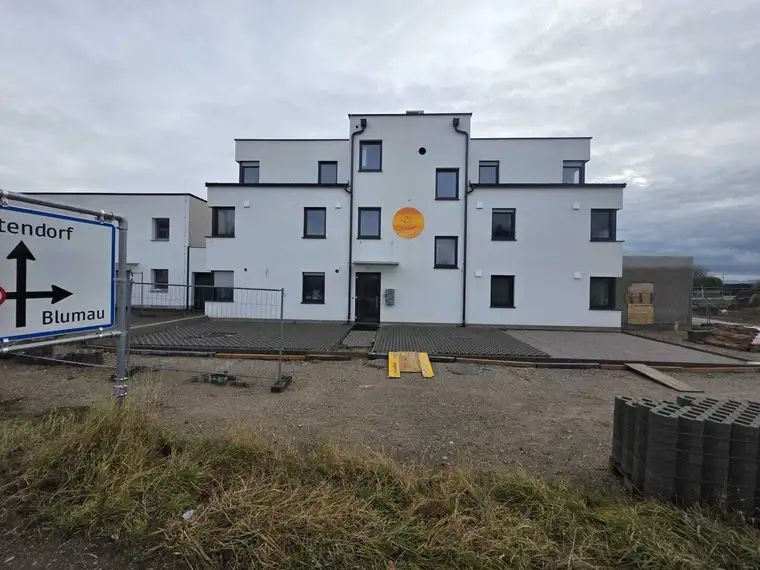 Moderne 2-Zimmer-Wohnung in Teesdorf: Terrasse, zwei Stellplätze &amp; Glasfaser für 250.000 €!