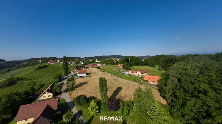 Wohnen wo andere Urlaub machen - Grundstücke am Graßnitzberg in ruhiger Lage zu verkaufen