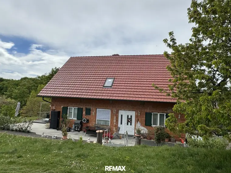 Modernes Haus in den Weinbergen - Wohnen mit Stil und Weitblick