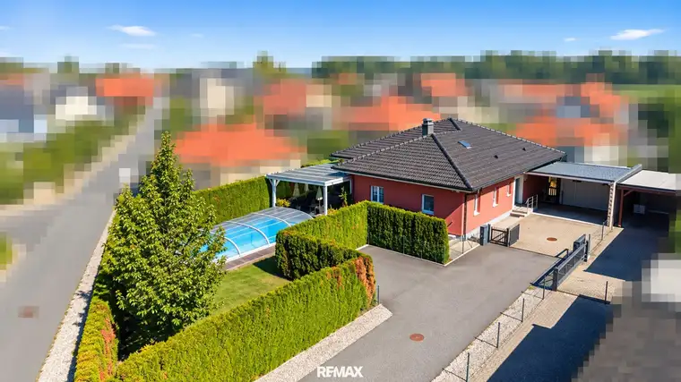 Top gepflegter Bungalow mit Pool, großer Terrasse und Doppelcarport