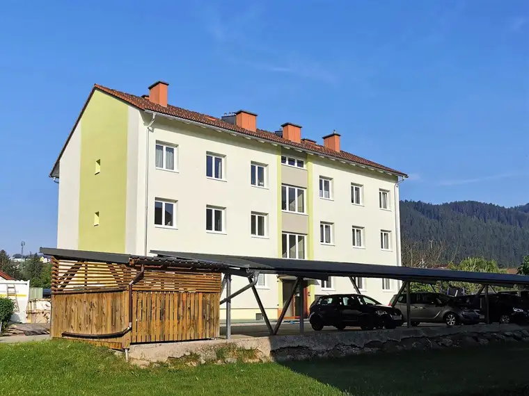 Gepflegte, helle 2 Zimmer-Mietwohnung im 2. OG mit Carport