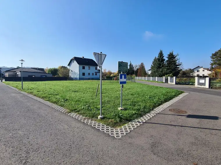 Sonniges Baugrundstück - OHNE BAUZWANG - im Grenzkataster mit rechtskräftigem Bebauungsplan in ruhiger Siedlungslage