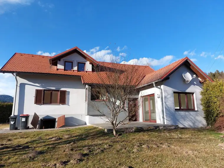 Modernisiertes, gemütliches Haus mit 4.700m² Grund
