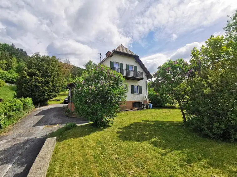 Einfamilienhaus am Sackgassenende in ganztags sonniger Aussichtslage